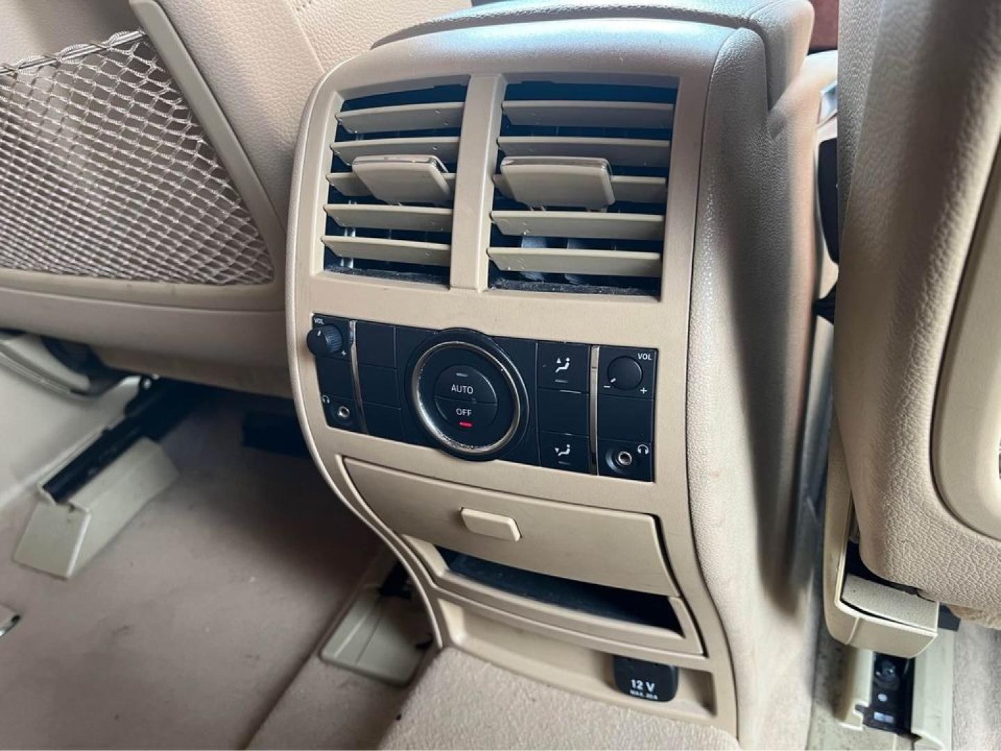 2008 WHITE /Tan Mercedes-Benz M-Class ML350 (4JGBB86E48A) with an 3.5L V6 DOHC 24V engine, 7-Speed Automatic Overdrive transmission, located at 5700 Curlew Drive, Norfolk, VA, 23502, (757) 455-6330, 36.841885, -76.209412 - Photo#14